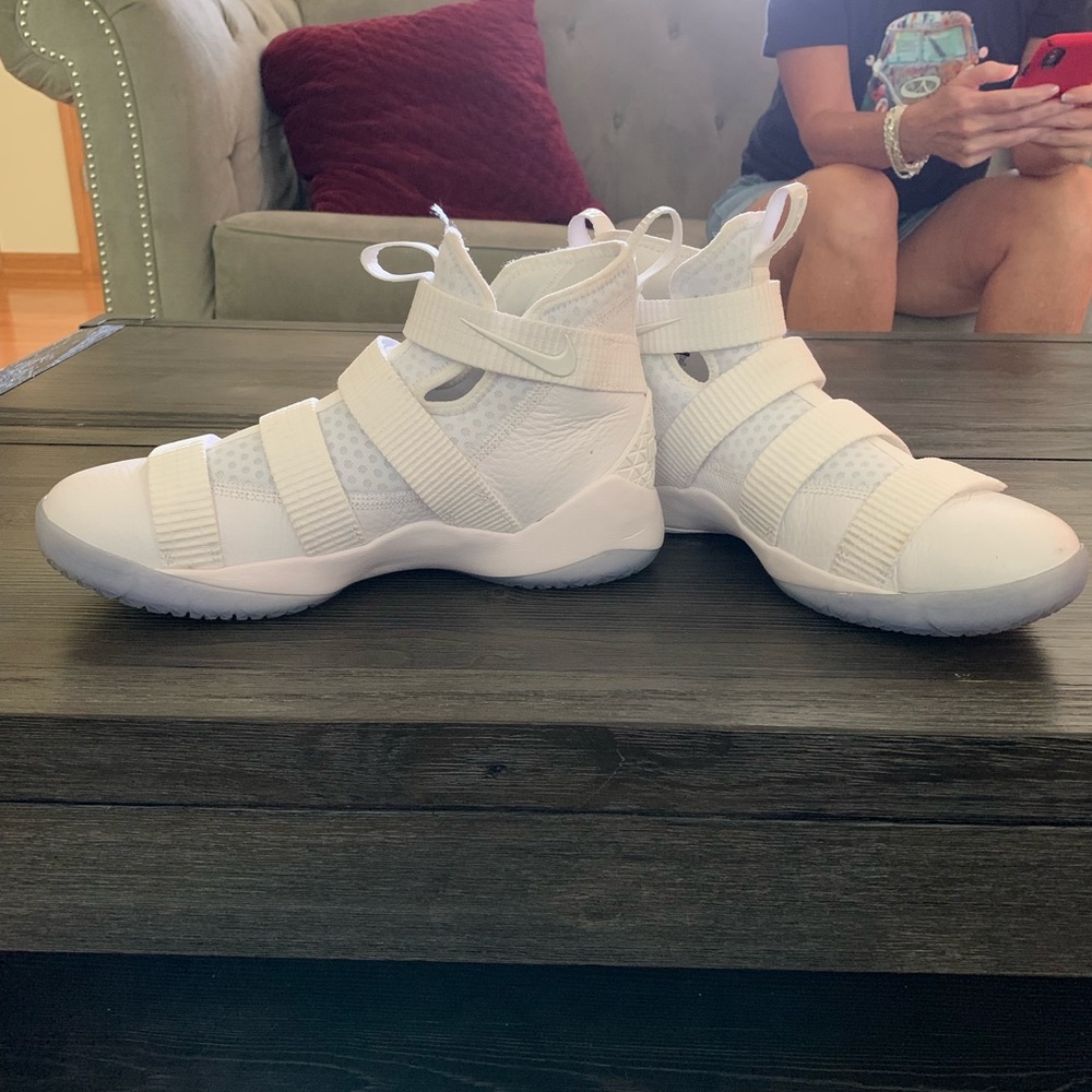 Nike Lebron Soldier 11
